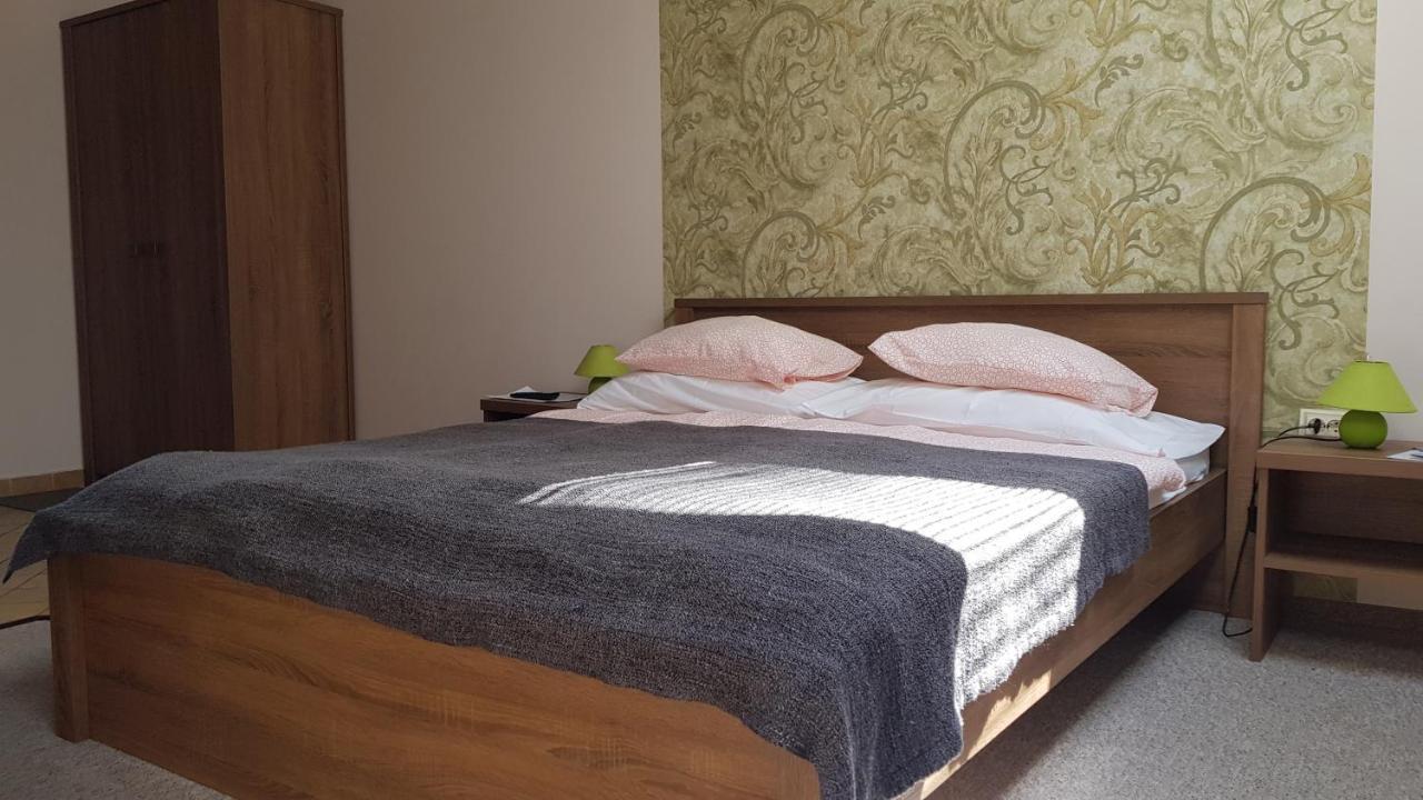 Vegvar Delux Apartman غيولا المظهر الخارجي الصورة