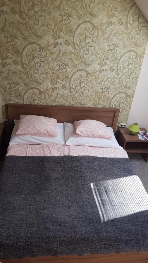 Vegvar Delux Apartman غيولا المظهر الخارجي الصورة