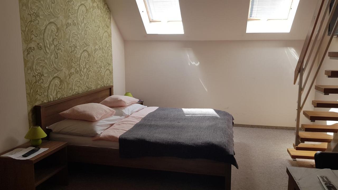 Vegvar Delux Apartman غيولا المظهر الخارجي الصورة