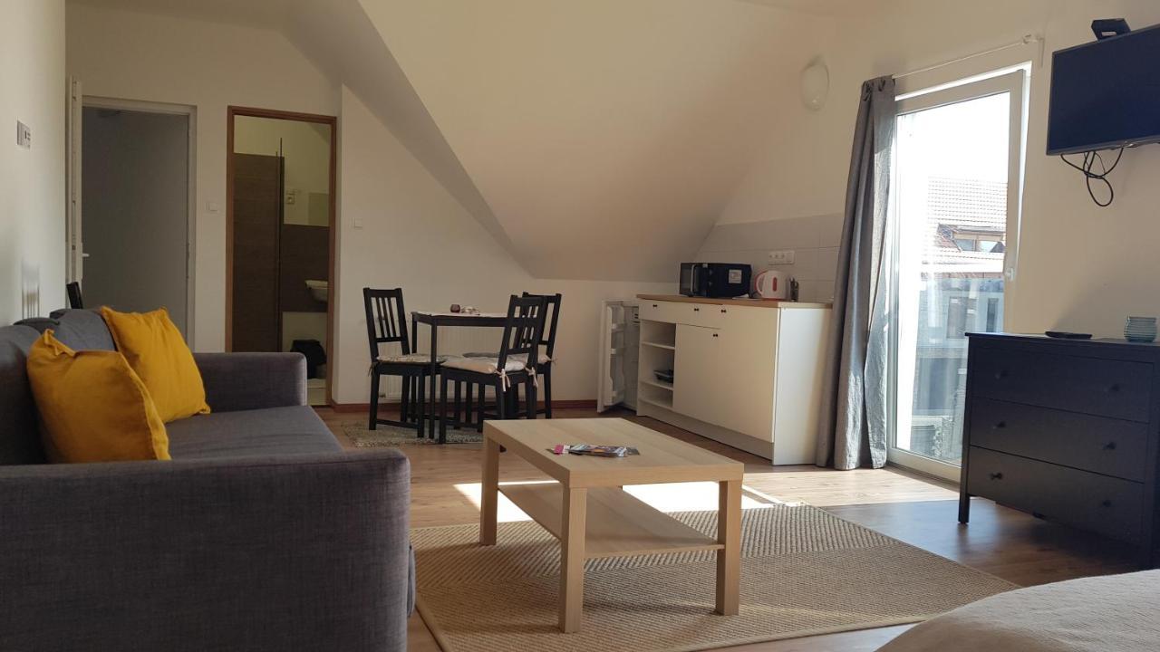 Vegvar Delux Apartman غيولا المظهر الخارجي الصورة